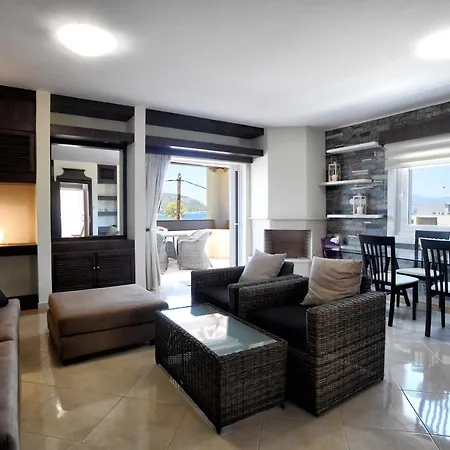 Beachfront Luxury Apartment Kato Almiri