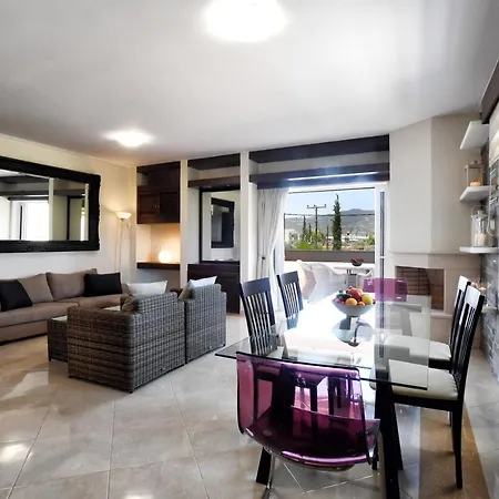 Beachfront Luxury Apartment *