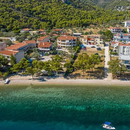 Beachfront Luxury Apartment Kato Almiri